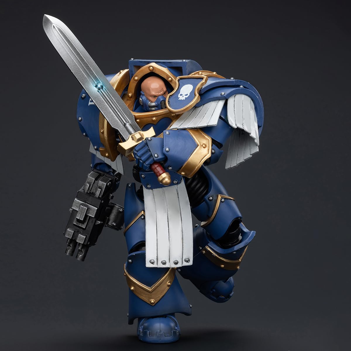 Joytoy Warhammer 40K Ultramarines Legion Praetor với Power Sword và