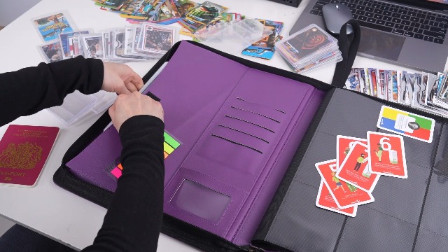 ELAKIRI Raccoglitore Carte per 540 Carte, 9 - Tasche Album Carte con 7x9 cm Bustine, Album Toploader con Copertina In Pelle Impermeabile e Cerniera, Nero Card Binder per MTG, Yugioh