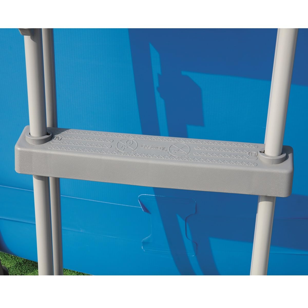 Bestway Flowclear™ 42"/1.07m Safety Pool Ladder