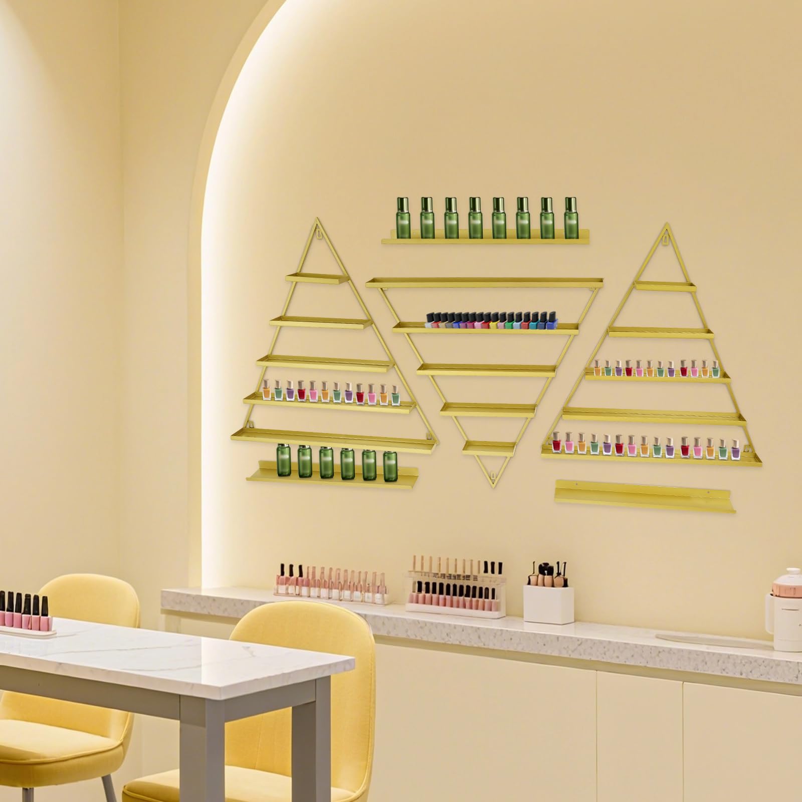 Wandregal für Nagellack, Wandaufbewahrung, Metall, Nagellack, goldfarben, 6 Stück, 5 Ebenen, dreieckiges Design, für Nagelstudios, Schönheitsgeschäfte, Privatpersonen