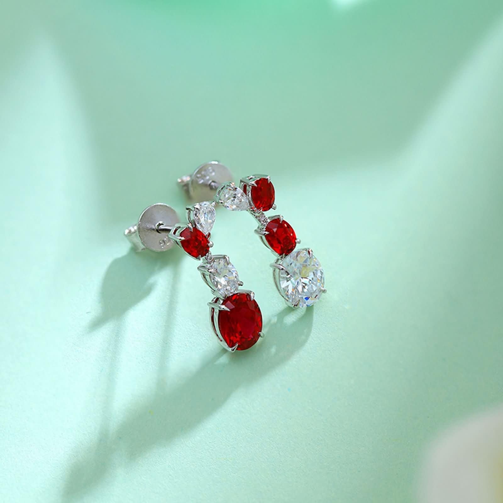 Ohrringe Hochzeit Damen 9K / 14K / 18K Weißgold, Oval mit Erstellter Rubin 1,916 Karat und Moissanit, Frauen Ohrringe Ohrstecker Silber Rot