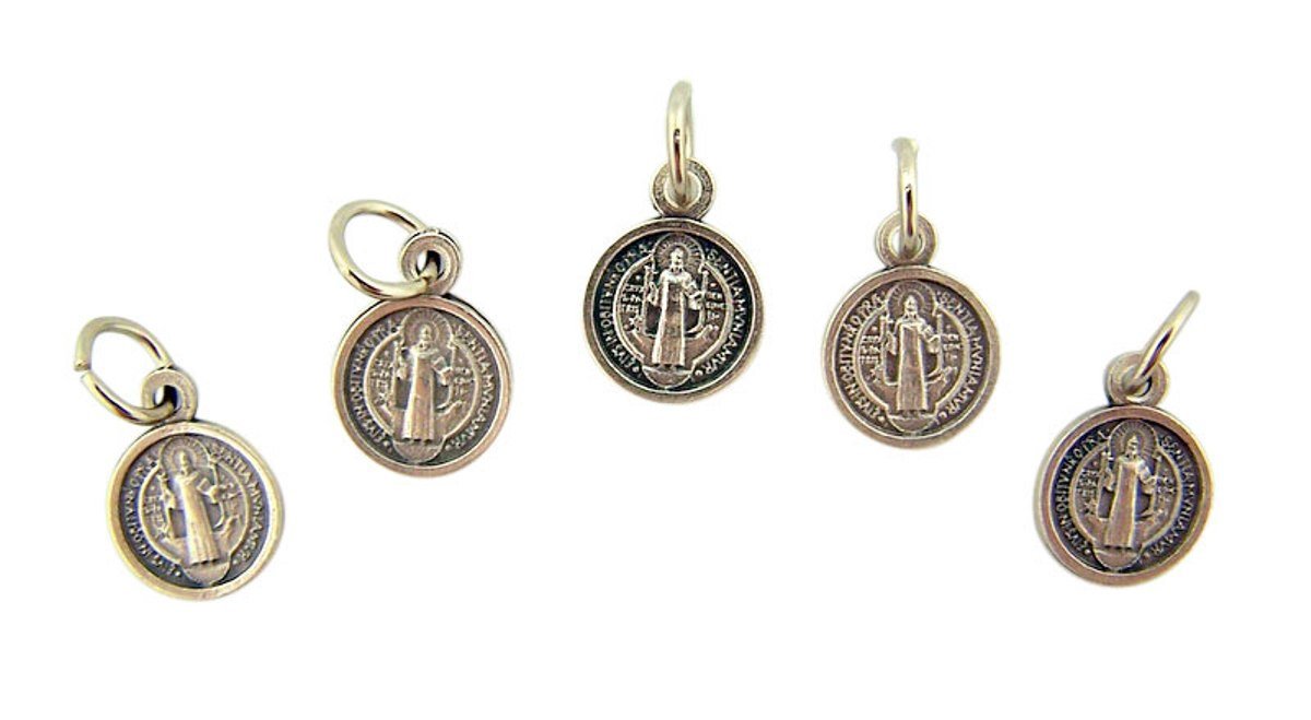 Lumen MundiLot of 5 Silver Tone Saint Benedict Medal Evil Protection Charm, 1/2 Inch, Silver