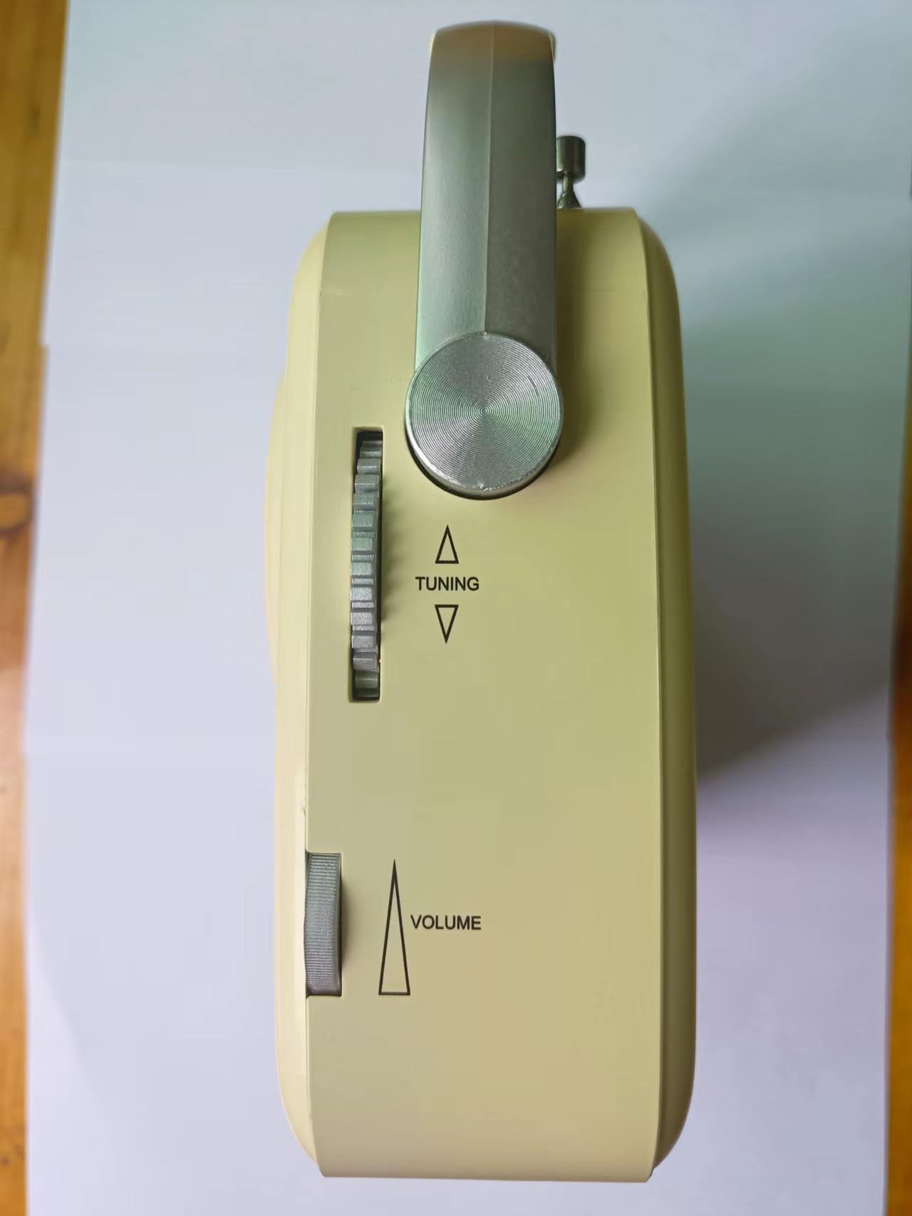 Radios AM FM portables, alimentées par piles et à brancher au mur pour la maison/extérieur/la cuisine, radio rétro vintage avec Bluetooth, grand cadran facile à utiliser (beige)