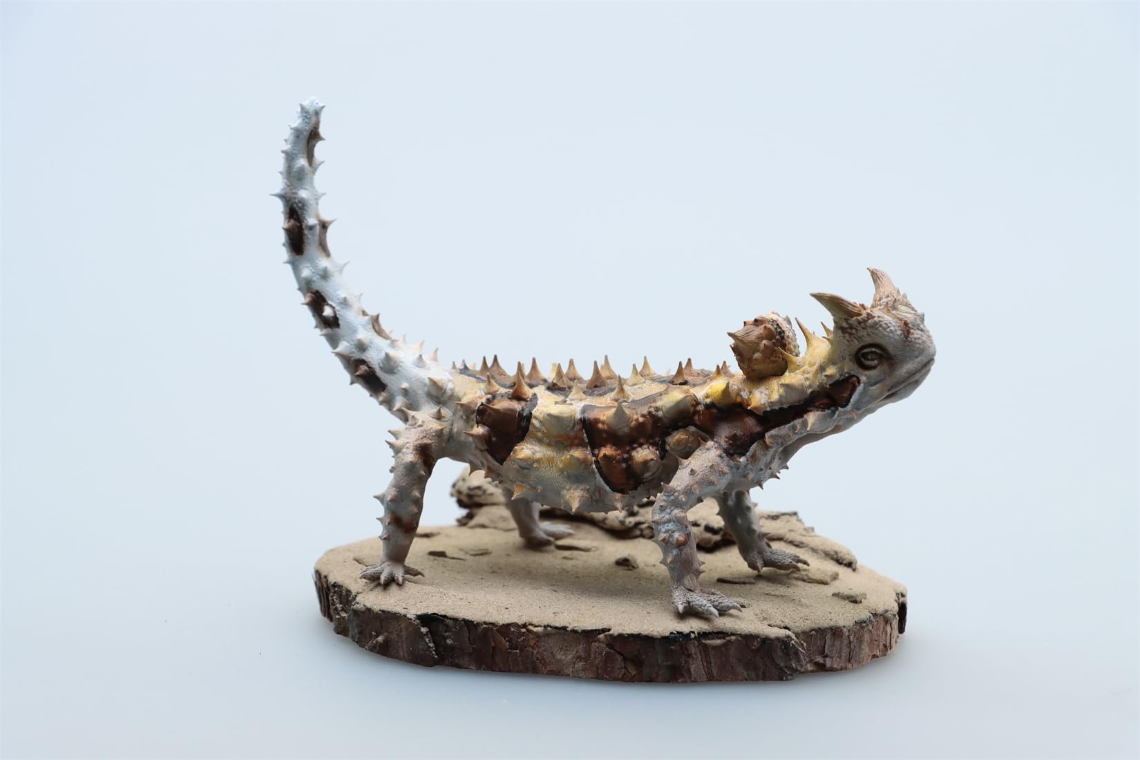 Amazon.co.jp: BACALYSO | 1/1スケール モロクトカゲ フィギュア 16CM