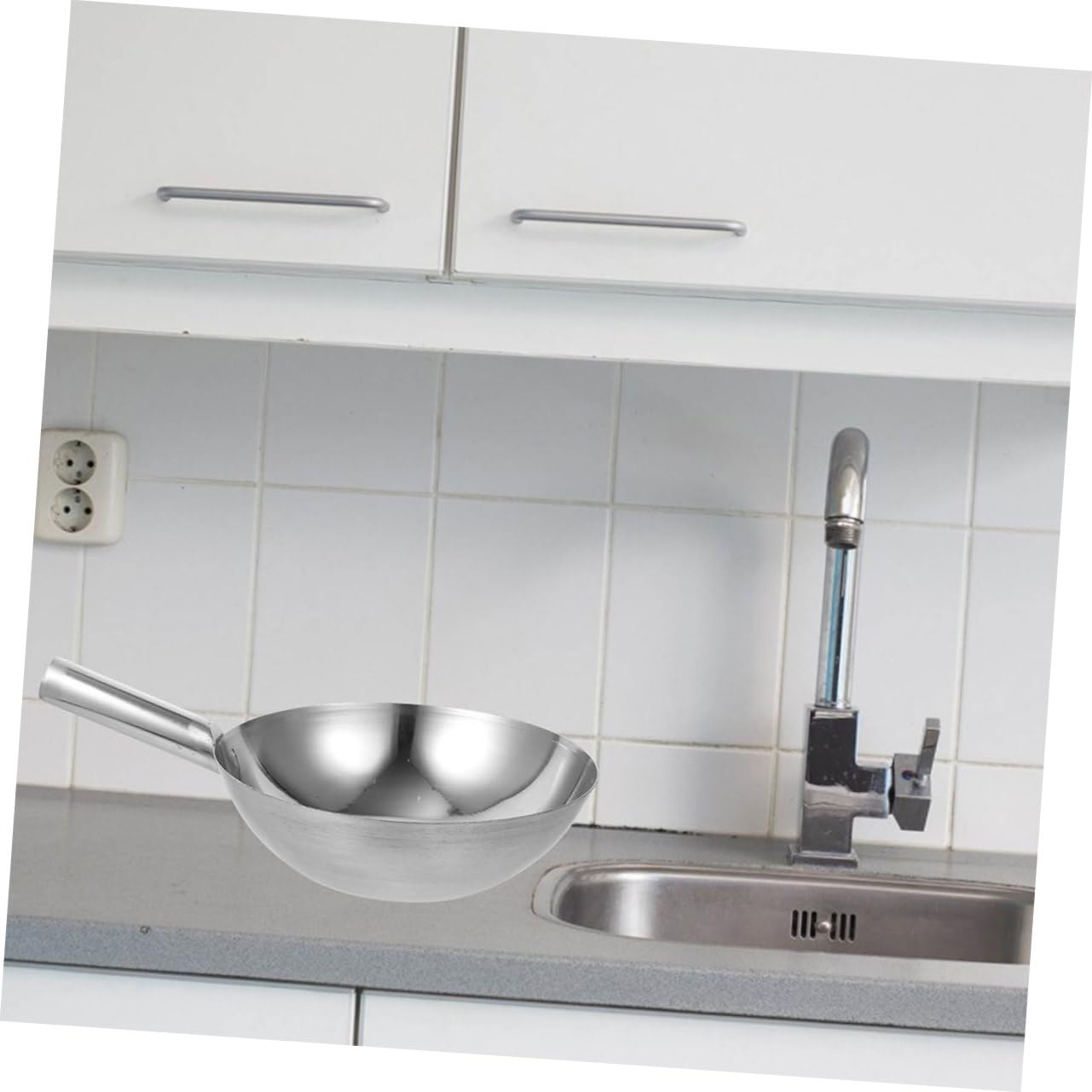 Louche à Eau en Acier Inoxydable Manche Long et Structure Épaisse, Pelle à Arroser Robuste et Peu Encombrante Cuisine et Maison