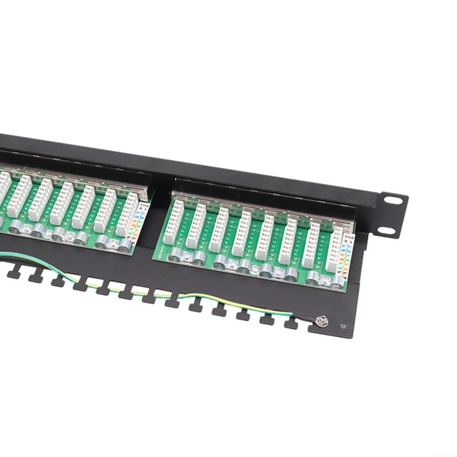 Panneau de brassage 24 ports CAT6 blindé Rackmount Acier laminé à froid Cuivre pur pour le câblage de la salle de serveur