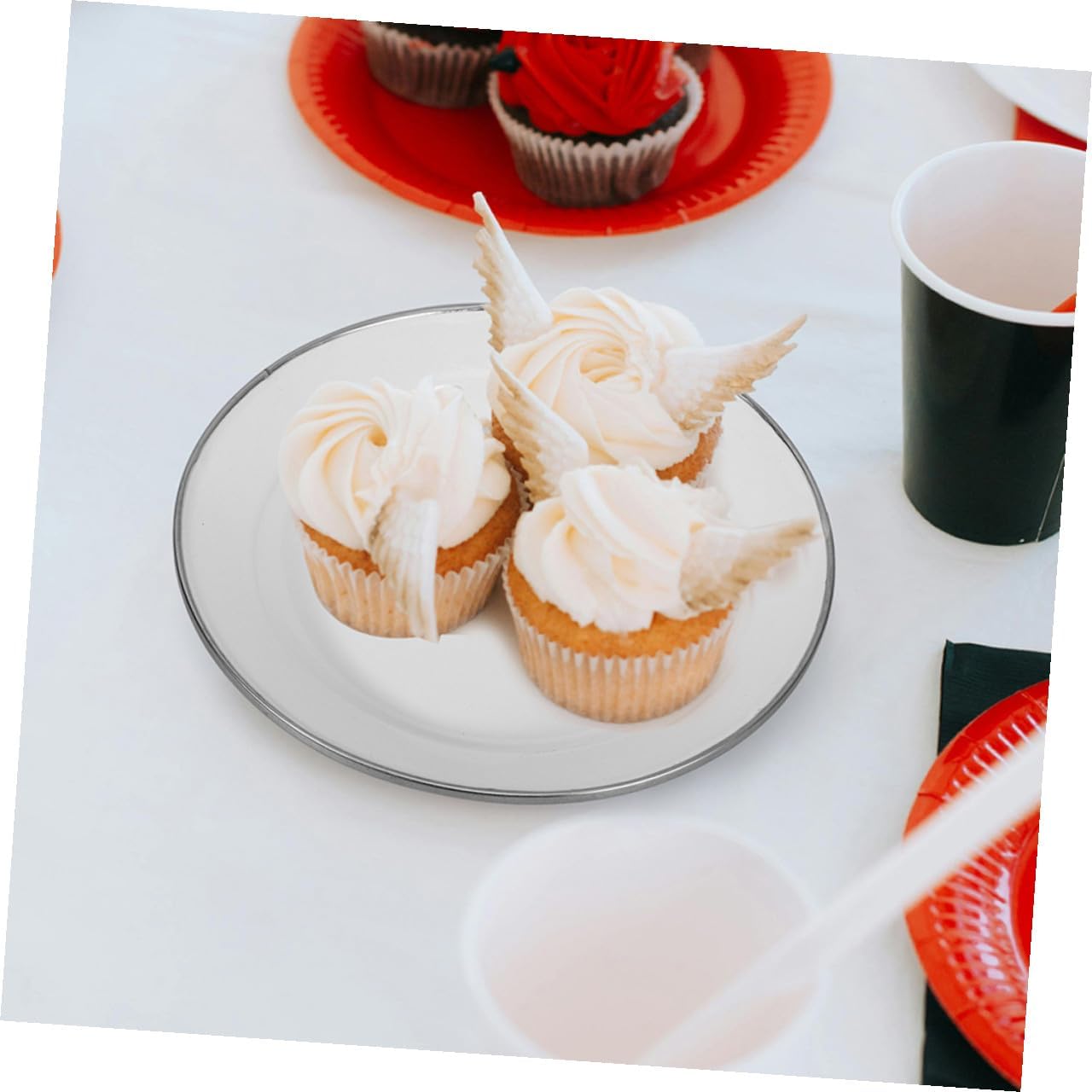 4pcs Thickened White Enamelware Plates Vintage Rustic Food Serving Tray for Snacks Fruits Desserts Multi-functional Decorative Enamel Food Dish for Kitchen Dining Home