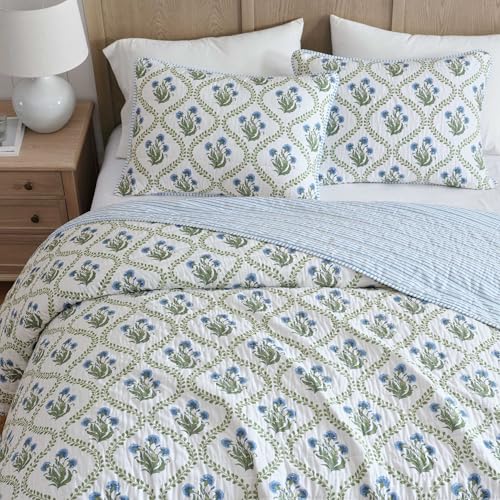 Image of Martha Stewart - Twin Quilt Set, 100% Soft Cotton Floral Bedding for Year Round Comfort, 2 Piece Bed Set with Matching Pillowcase (Chloe Green)