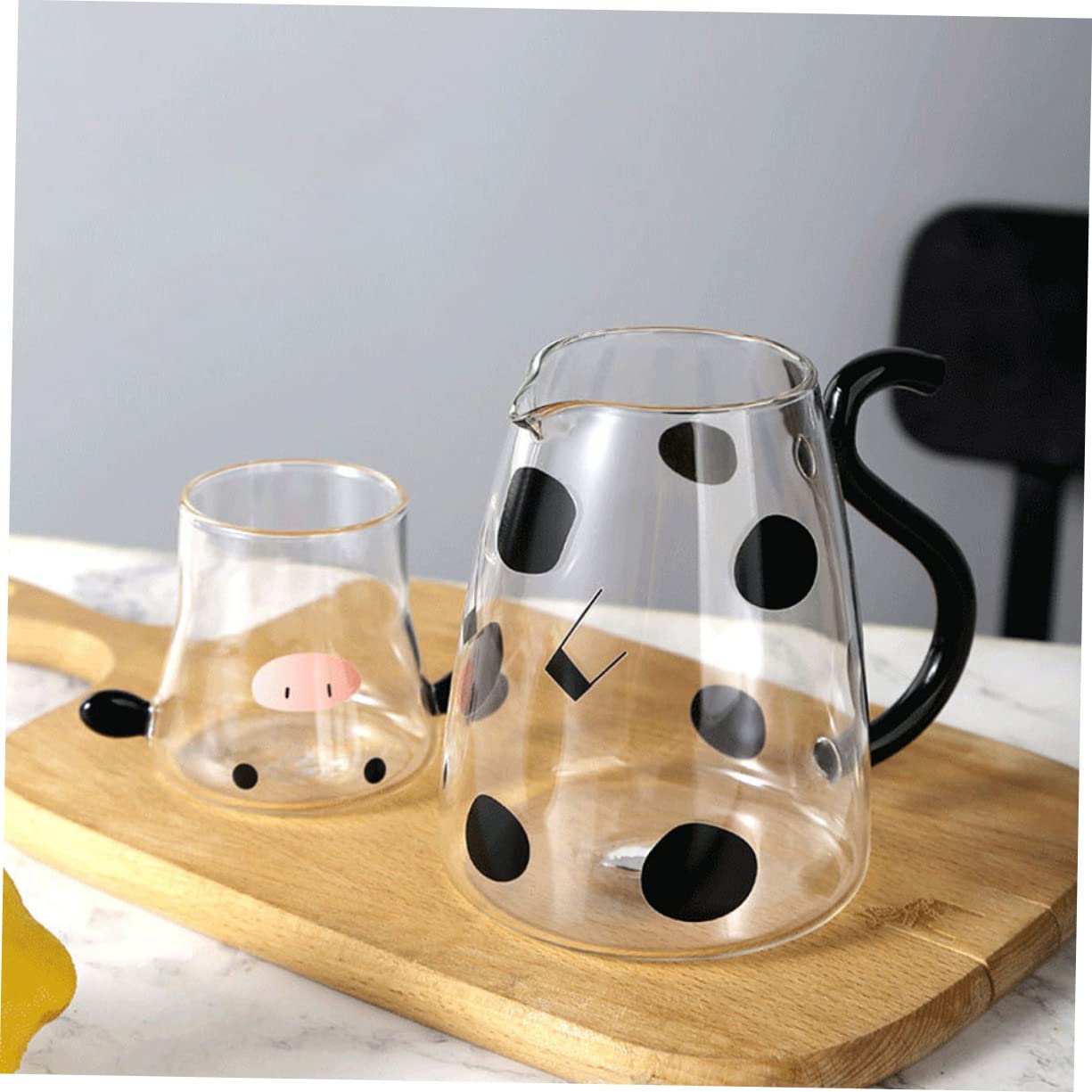 SOLUSTRE Kaltwasserkrug Glas mit Kuhmotiv Glasbecher als Deckel Hitzebeständig für Zuhause Büro Karaffe Großer Wasserspender für Tee Saft Milch