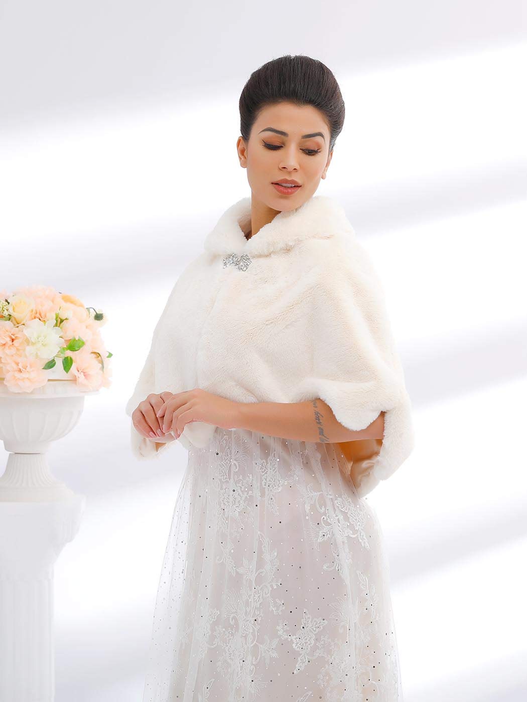 Schal und Stola aus Kunstfell, für Hochzeiten und als Winterschal für Damen und Mädchen, weiß/schwarz, One size