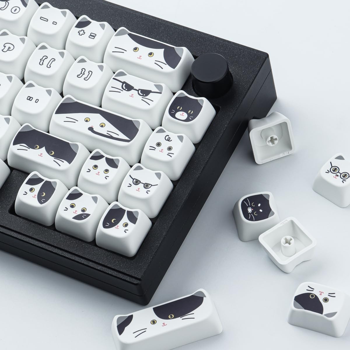 PBT Keycaps 135 Keys Black and White Cat Cute Cat Shape keycaps Set Dye-Sublimation Mao Profile Custom Keycaps for Cherry Gateron MX Swithes Mechanical Keyboards