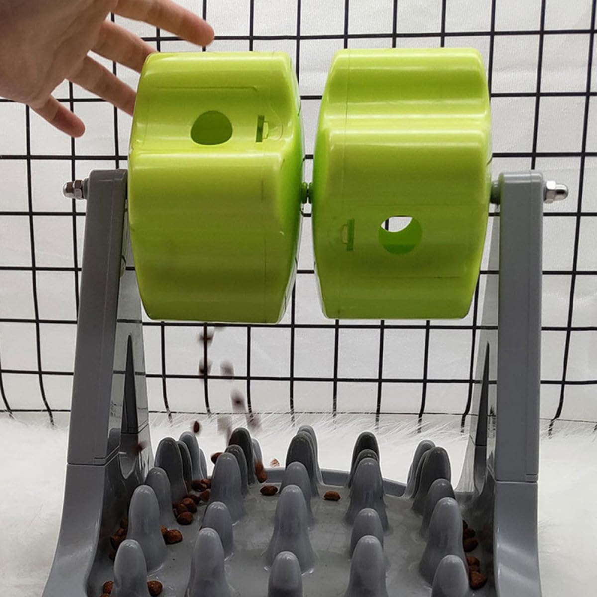 ULTECHNOVO Automatischer Langsamen aus Leichtem und Hunde für Futterspender Drehbarer ABS Kunststoff Futternapf zum Füttern Training Grün für Haustiere