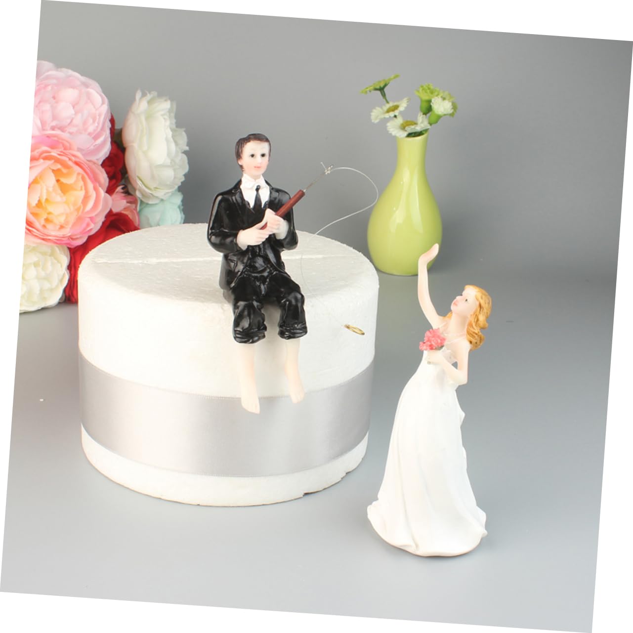 Zerodeko 2stücke Romantische Hochzeitskuchenfigur Braut Und Bräutigam Resin Cake Topper Für Hochzeitsfeiern Und Anlässe Detailreiche Darstellung Mit Funkelnden Strasssteinen