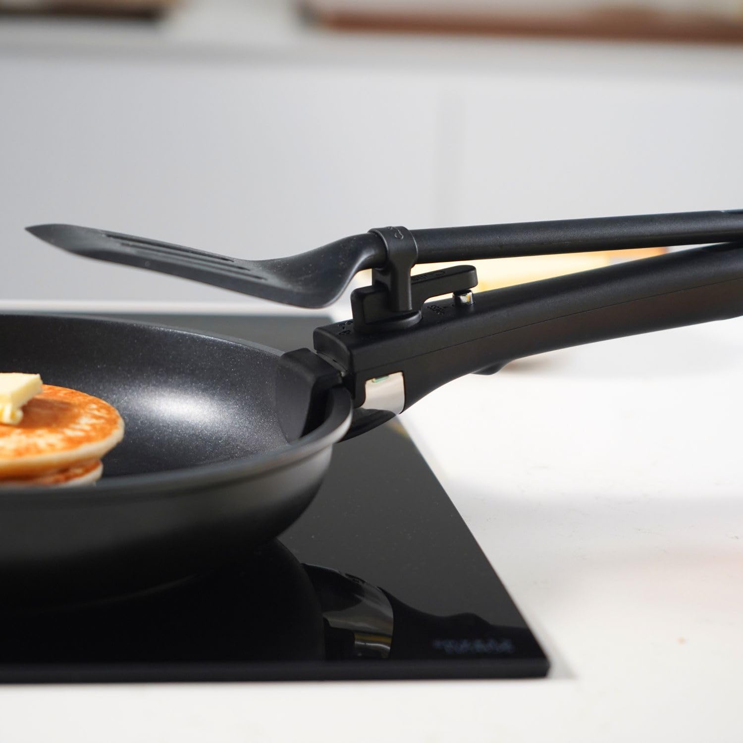 NoTouch - Set di 6 utensili da cucina in silicone, durevoli, igienici, senza BPA, resistenti al calore fino a 250 °C, adatti per impugnatura ClickGrip, colore nero
