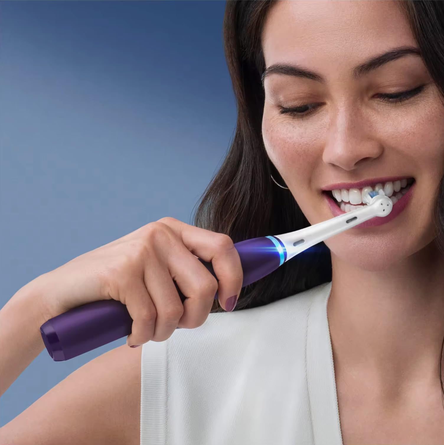 Oral-B iO 8S Violet Elektrische Zahnbürste, 2 Bürstenköpfe, 1 Reiseetui, Designed by Braun
