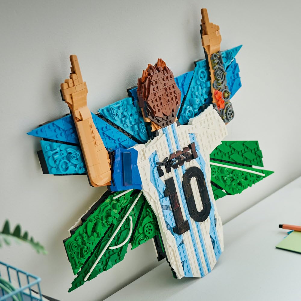 LEGO Editions Lionel Messi — cieszynka 43018 | Sportowa dekoracja, zestaw klocków dla dzieci, prezent dla fana piłki nożnej, dla chłopców i dziewczynek 14+, 1427 elementów