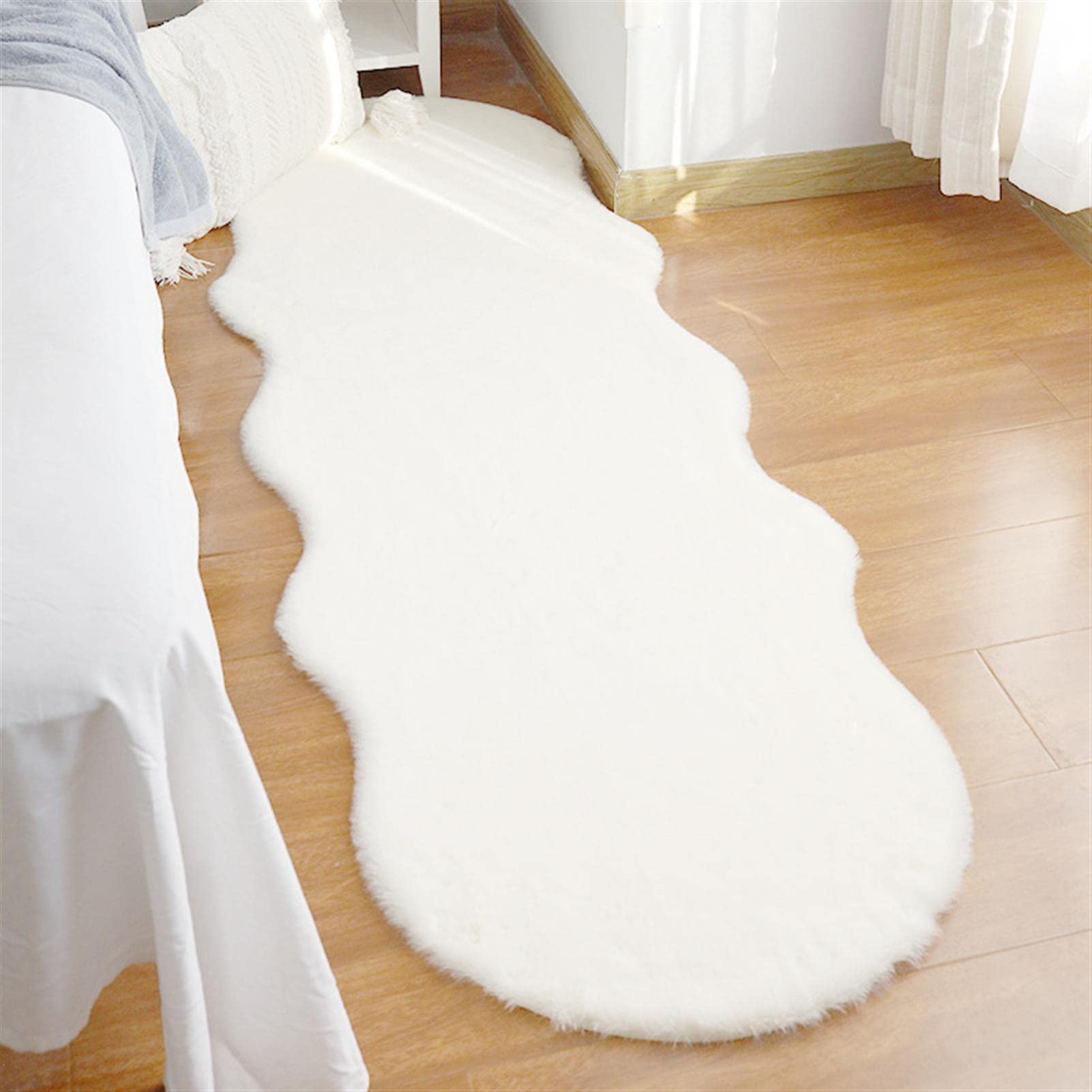 GueTTO Faux Rabbit Fur Rug,Non-Slip Faux rabbit fur Soft Thick Fluffy Rug,Carpet With Shaggy Thick Fluffy Bedside Rug Comfortable Mats For Bedroom Living Room,Cream,60x200cm