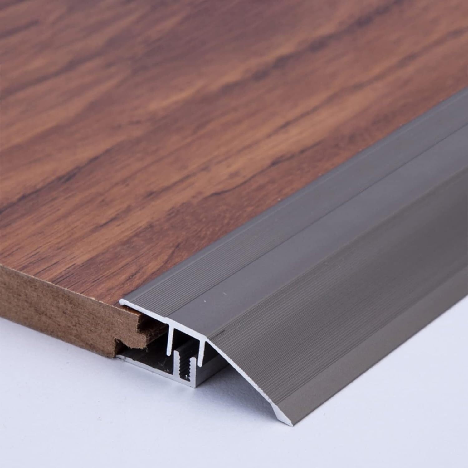 Bande de transition pour sols inégaux rail à pression alu 5,5 cm gris