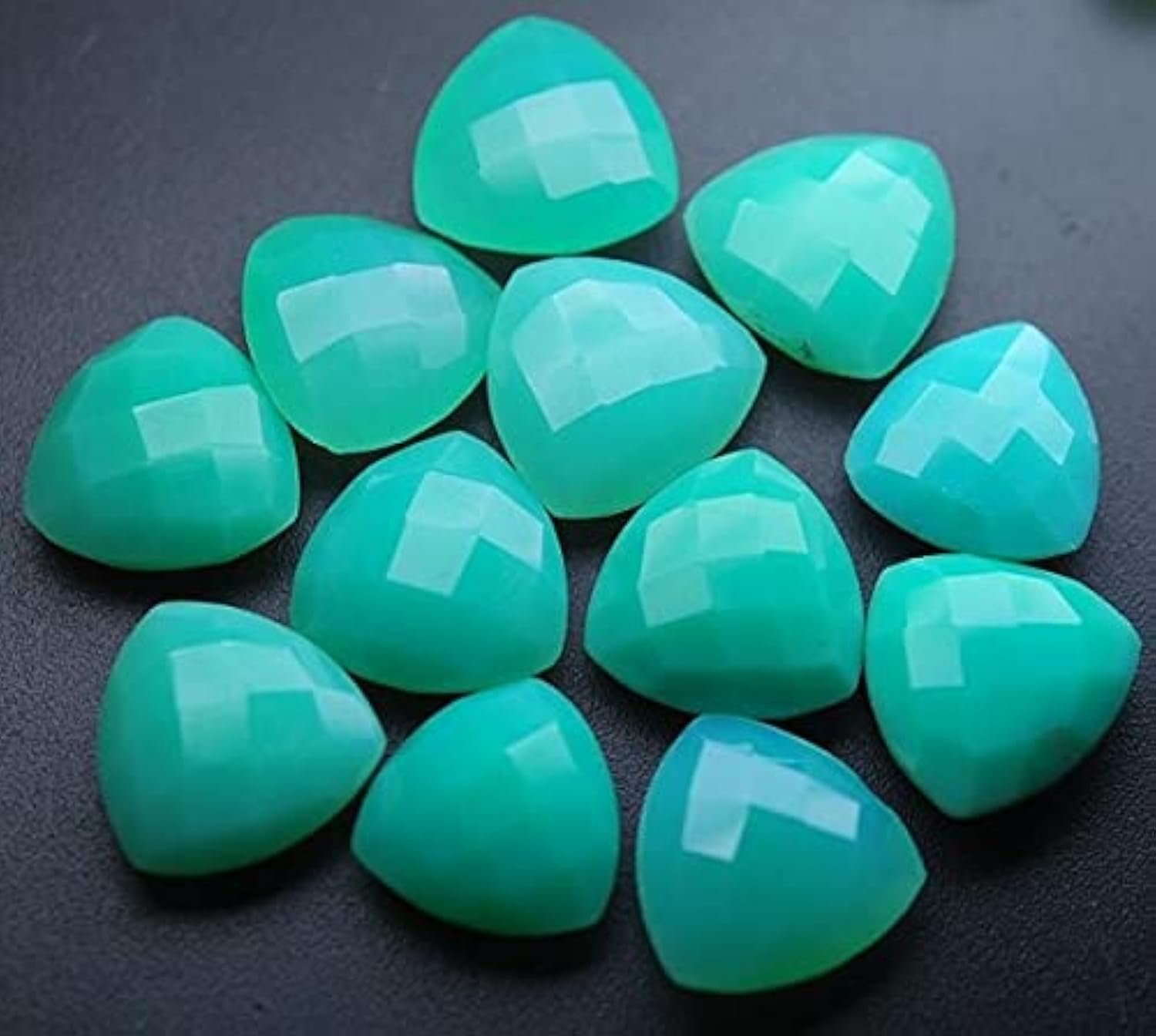 Chrysoprase Chalcedony briolettes 14mm pour illuminer vos tenues d'été