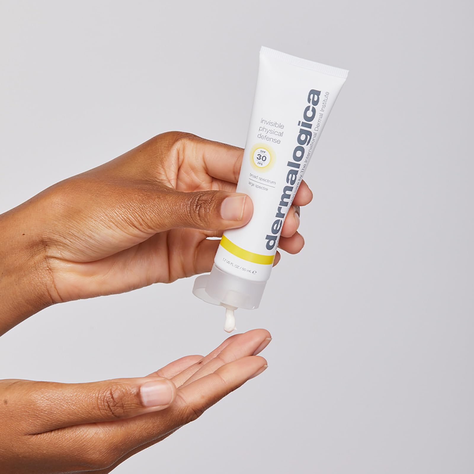Dermalogica Invisible Physical Defence SPF30 - Trattamento da giorno leggero con protezione solare. Protegge, lenisce, nutre - adatto a tutti i tipi di pelle.