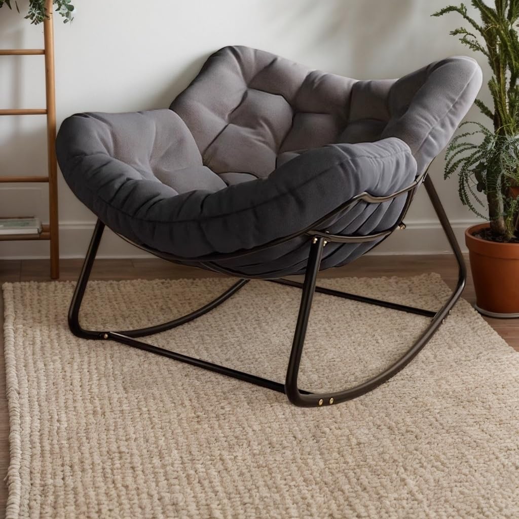 Chaise royale moderne en osier noir, le fauteuil haut de gamme pour salon et terrasse élégante