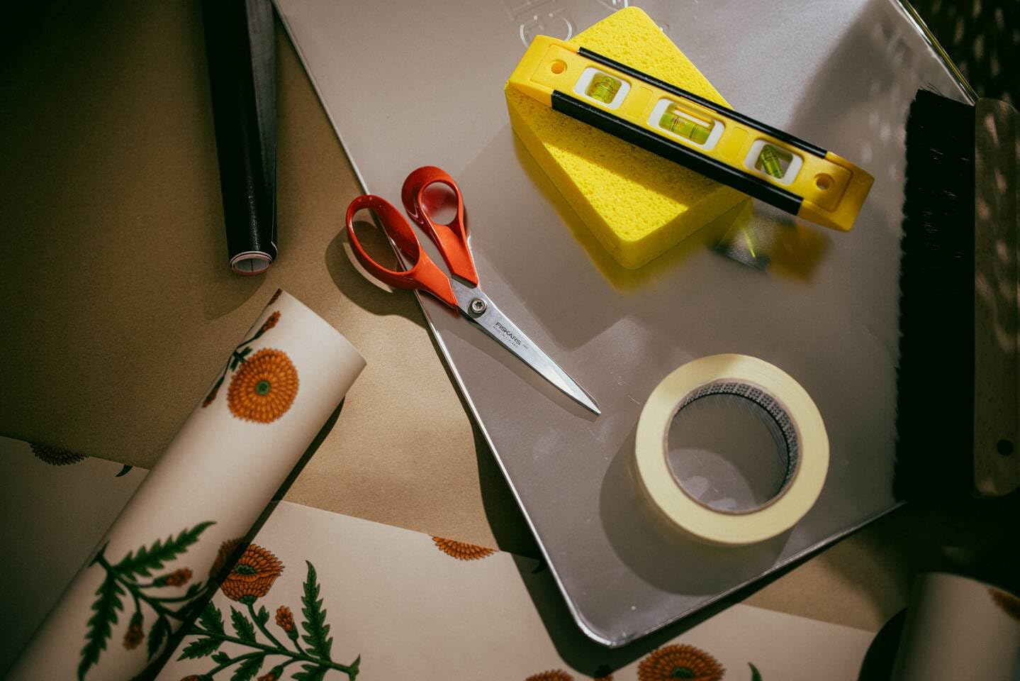 Fiskars Classic Ciseaux de Bricolage Universels, Pour Gaucher, Longueur Totale : 21 cm, Vis Torx Améliorée et Poignée Plus Ergonomique, Acier de Qualité/Plastique, Rouge, 1075037