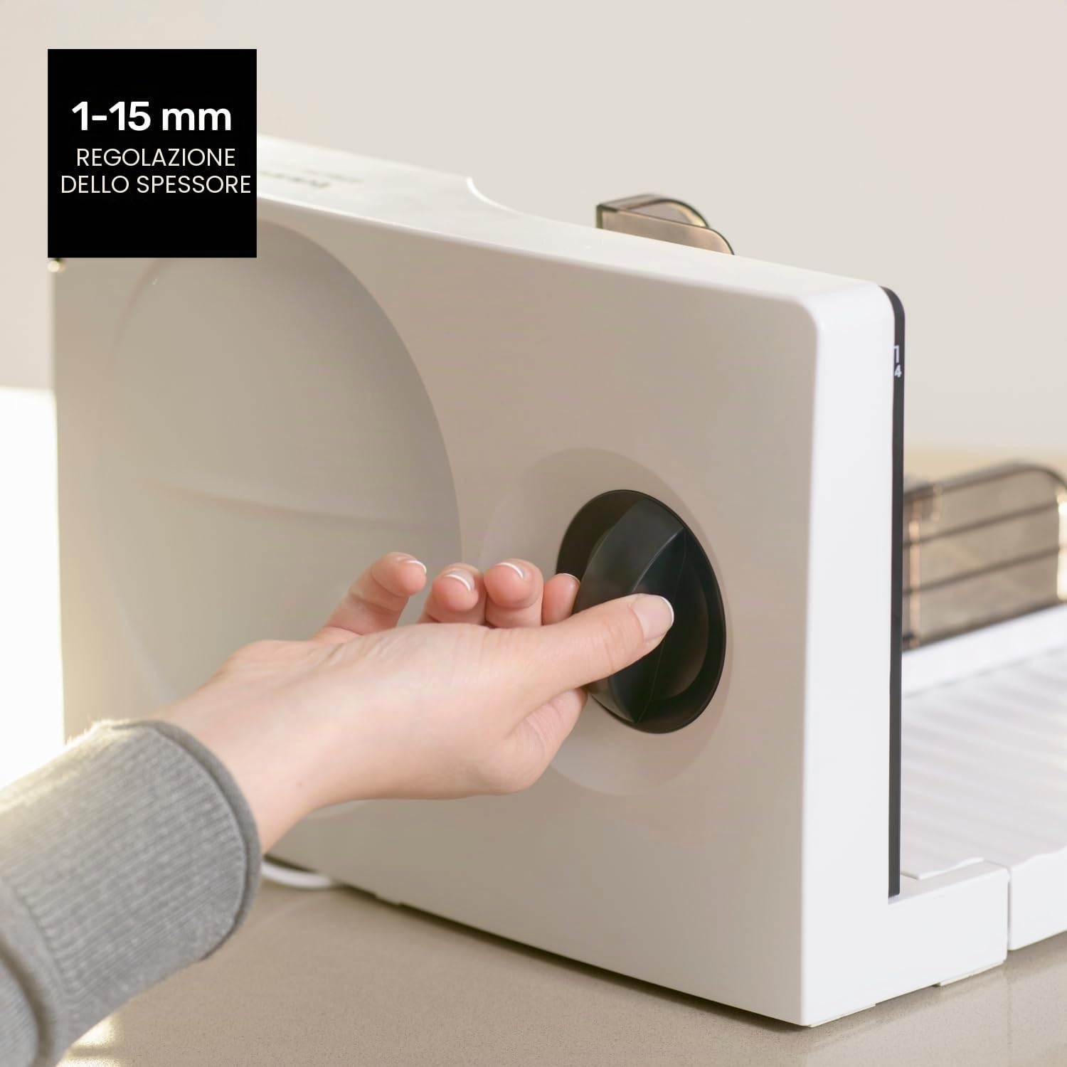 Taurus - affettatrice pieghevole Cutmaster Compact 100 W | lama acciaio inox 17 cm | spessore 1-15 mm | pulsante sicurezza | design compatto | per tutti i tipi di alimenti