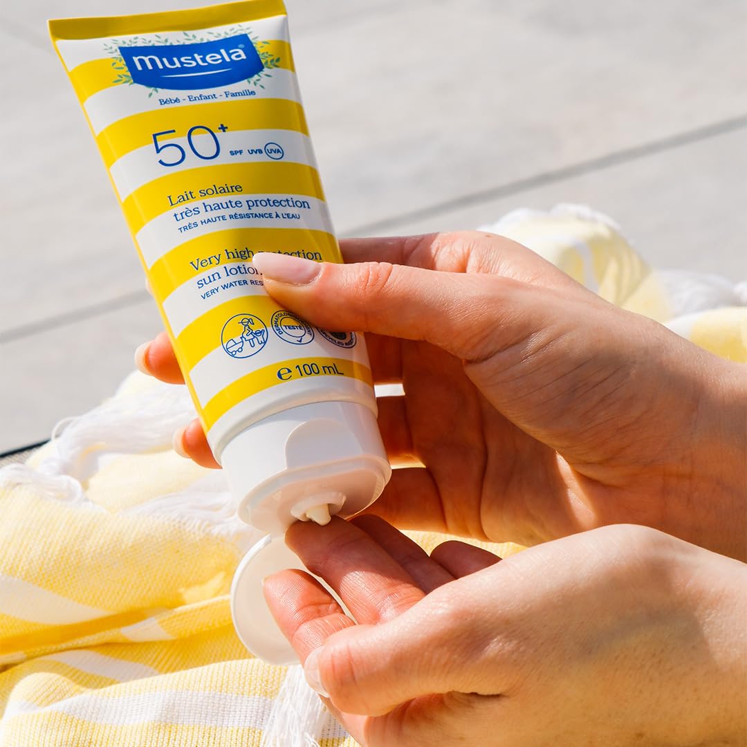 Mustela Latte Solare Spf 50, Viso, Corpo, Con Perseose di Avocado, Neonati, Bambini, Tutta la Famiglia, Adatto in Gravidanza - Protezione Molto Alta dai Raggi UVB e UVA (100ml)