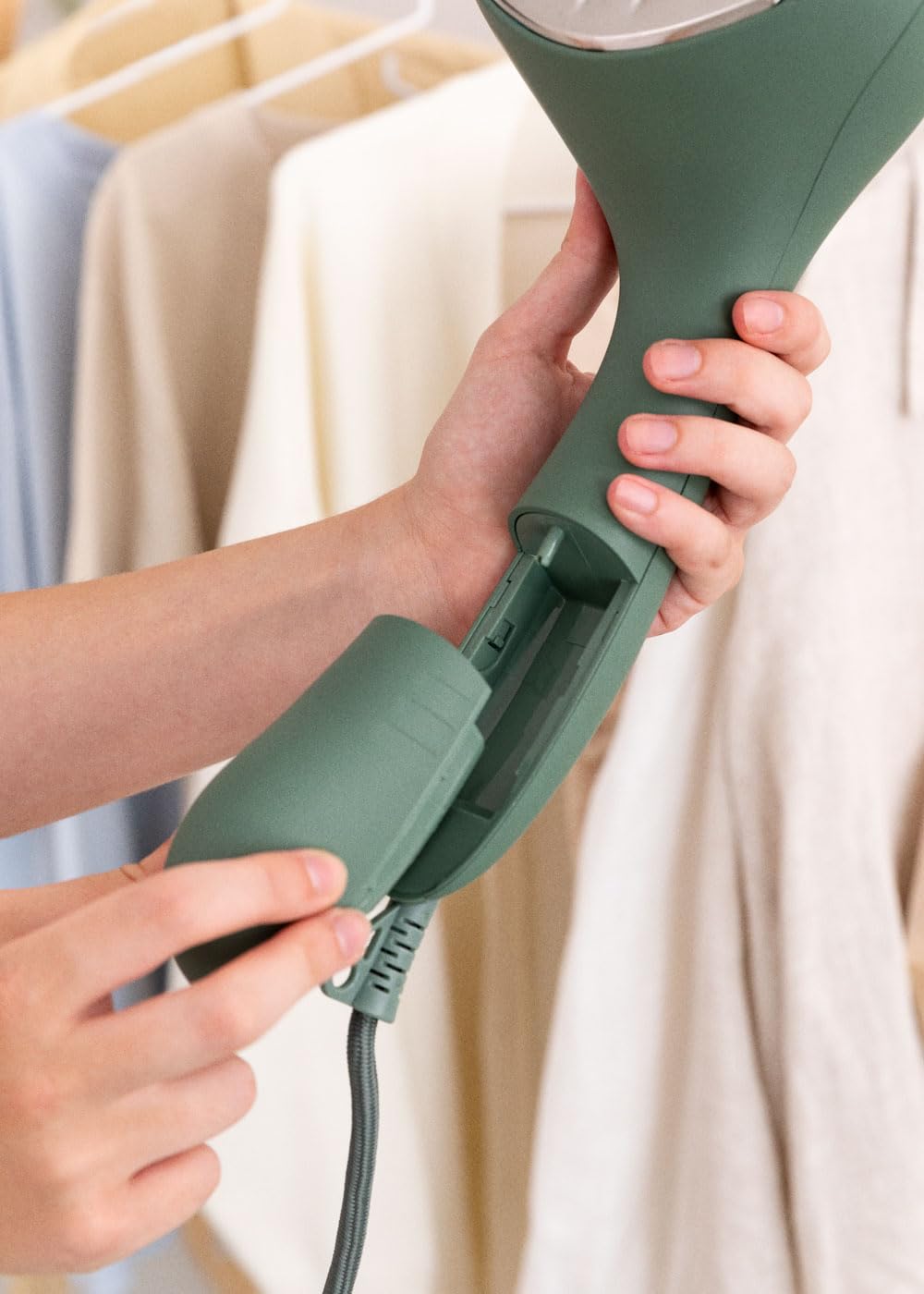 CREATE/IRON UP/Plancha de vapor vertical de viaje verde/Calentamiento rápido, fácil de usar, para todo tipo de tejidos, cómoda, compacta y ligera, con bloqueo de sobrecalentamiento