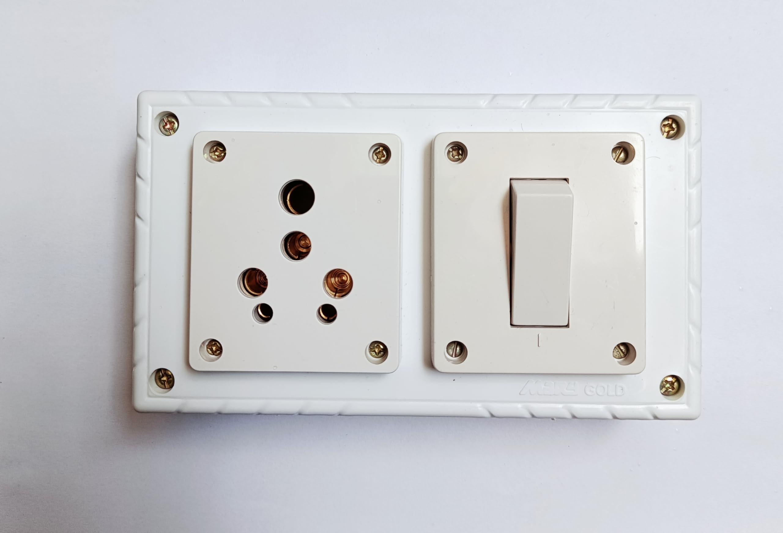 Power Strip Extension Multi Outlet Heavy Duty Board Fitted with 1 Kona Socket (15- Amp) with 1 Switch (White)-image-32