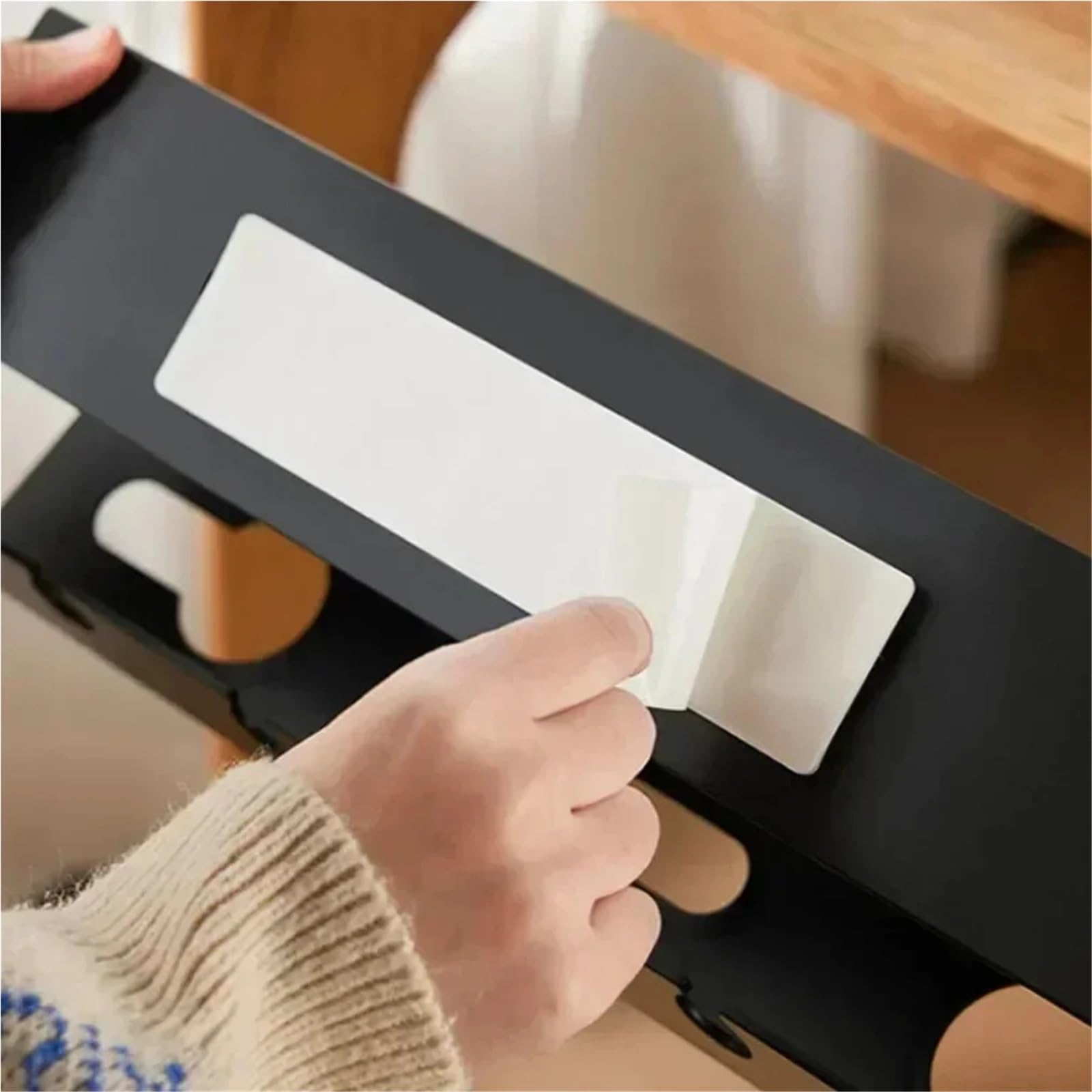 Vassoio in plastica for la gestione dei cavi sotto scrivania | Bianco e nero for l'ufficio: supporto for cavo di alimentazione sotto la scrivania, senza foratura(Black)