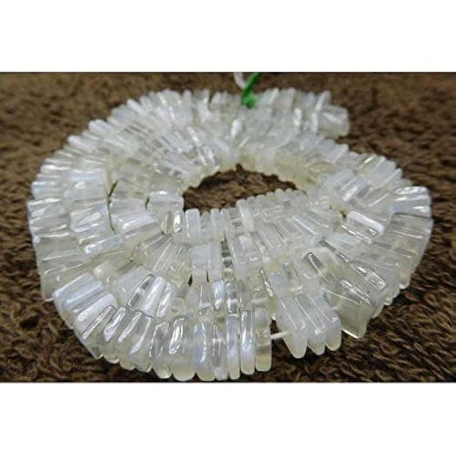 Perles pierre de lune LKBEADS 5mm carrées lisses pour remplacer les intercalaires synthétiques