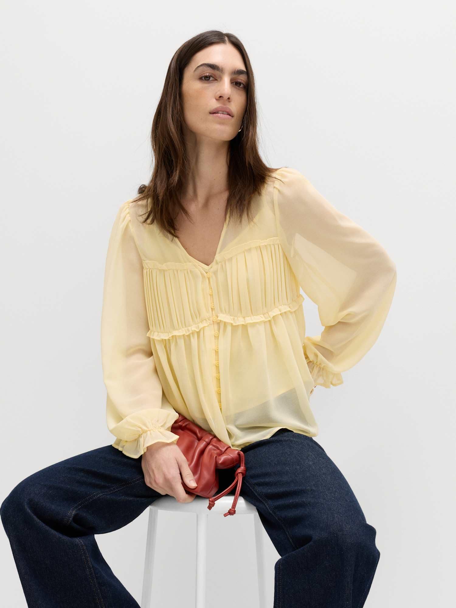 Marks & Spencer Donna Scollo a V con Dettaglio Volant Manica Lunga Camicetta – vestibilità Regolare – Tessuto Trasparente – con Canottiera