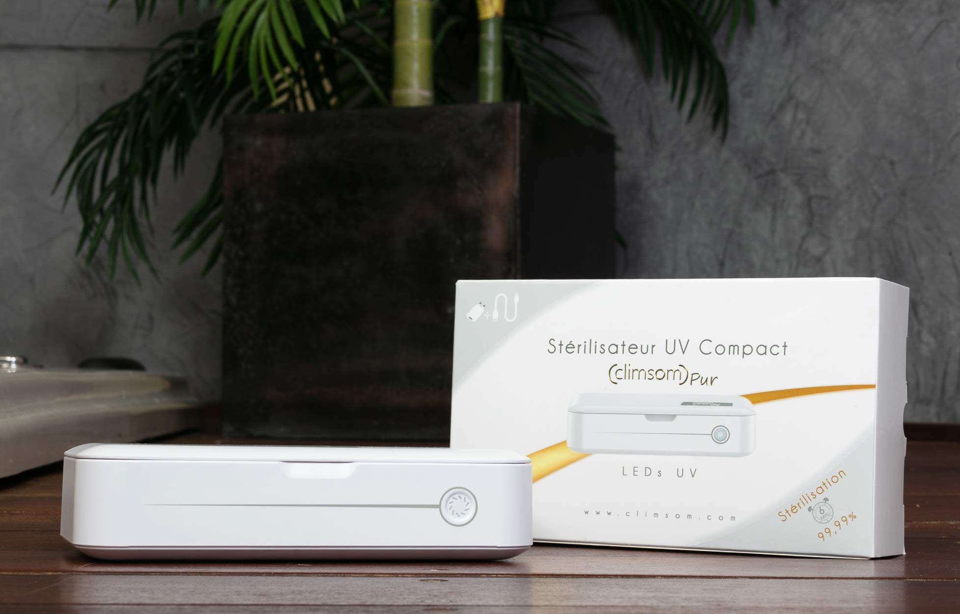 CLIMSOM Stérilisateur UV Compact pour Objets du Quotidien et Matériel Coiffure et Esthétique – Désinfection jusqu'à 99,99% en 6 min – Nettoyeur UV LED avec Adaptateur Secteur et Câble USB Inclus – CE