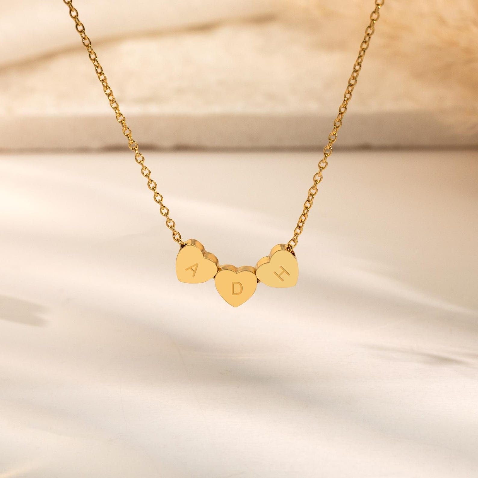 Piccolo cuore iniziale lettera collana, su misura multiplo cuore collana con nome, personalizzato famiglia per lei, Natale per mamma