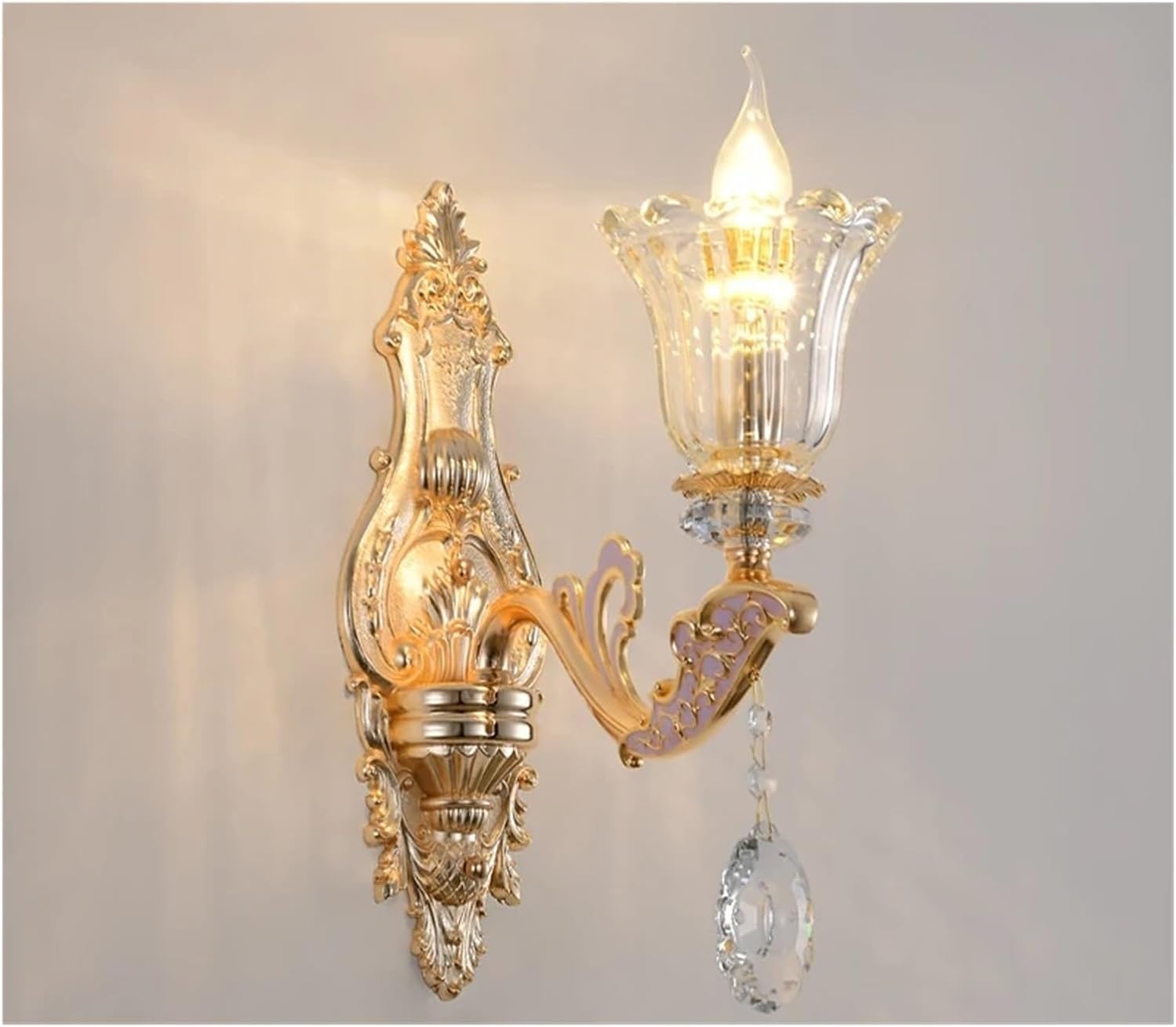 Lampe lanterne en cristal pour illuminer un salon sombre
