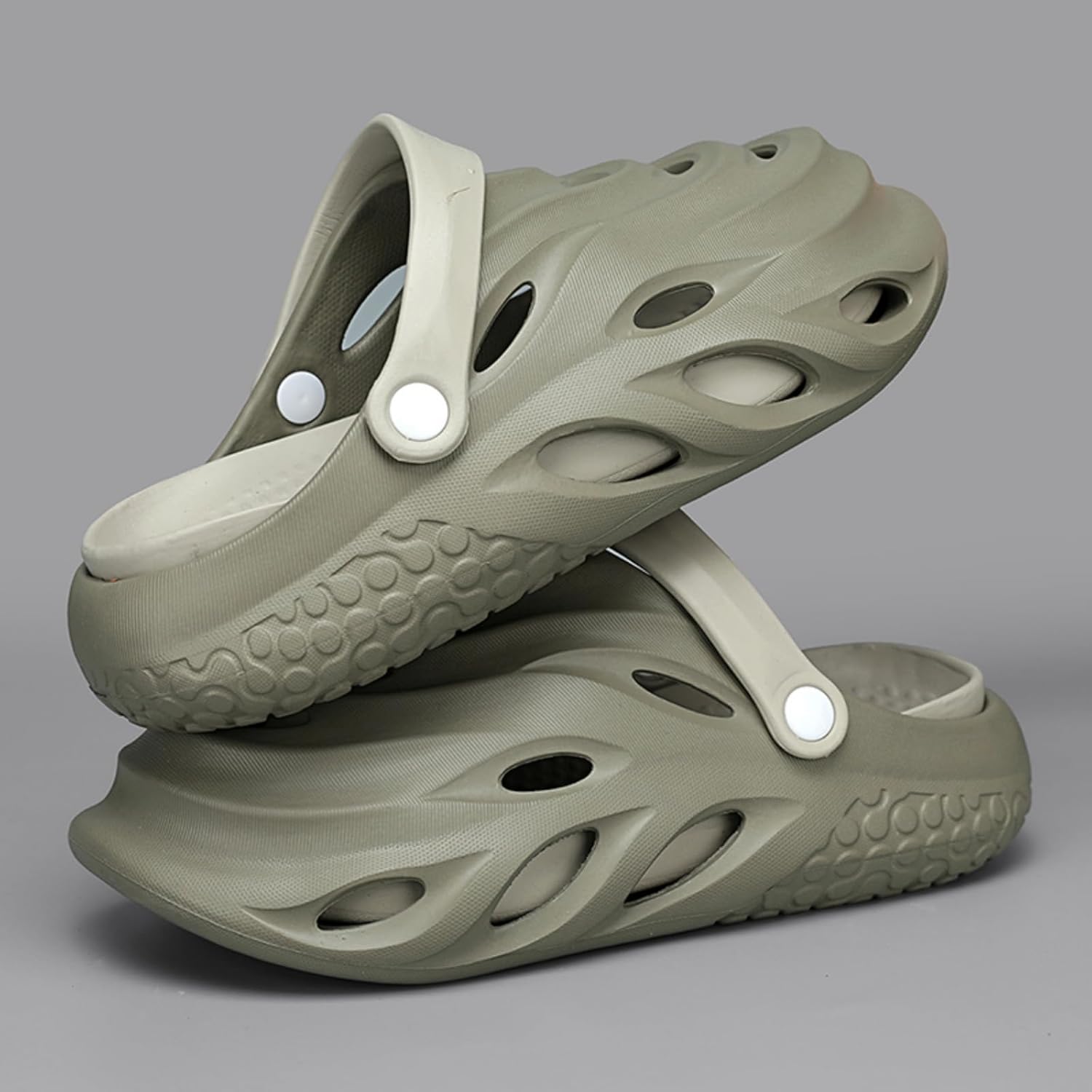 Fashionable and Comfortable Men's Platform Clogs, Made of EVA Material, Cloud - Like Slides, Beach Sandals for Casual Outings and Home Use - Image 4