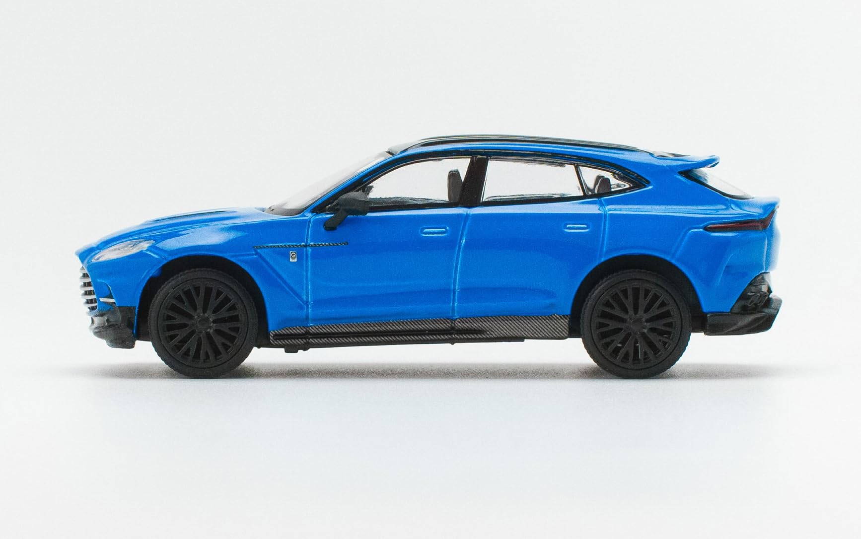 Amazon | POP RACE 1/64 ASTON MARTIN DBX 707 BLUE 完成品 | ミニカー