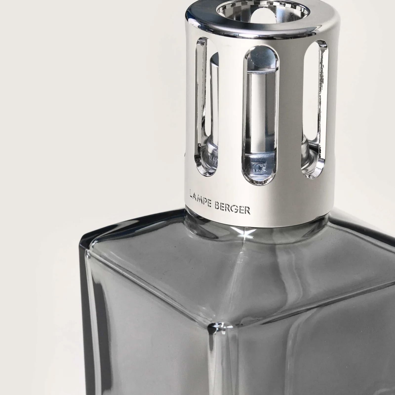 MAISON BERGER Lampe Berger Carrée Grau, Katalytische Duftlampe, 370 ml | Gerade silberfarbene Fassung, ohne Parfum verkauft, 370 ml, 7,5 x 7,5 x 16,5 cm, hilft unerwünschte Gerüche zu neutralisieren