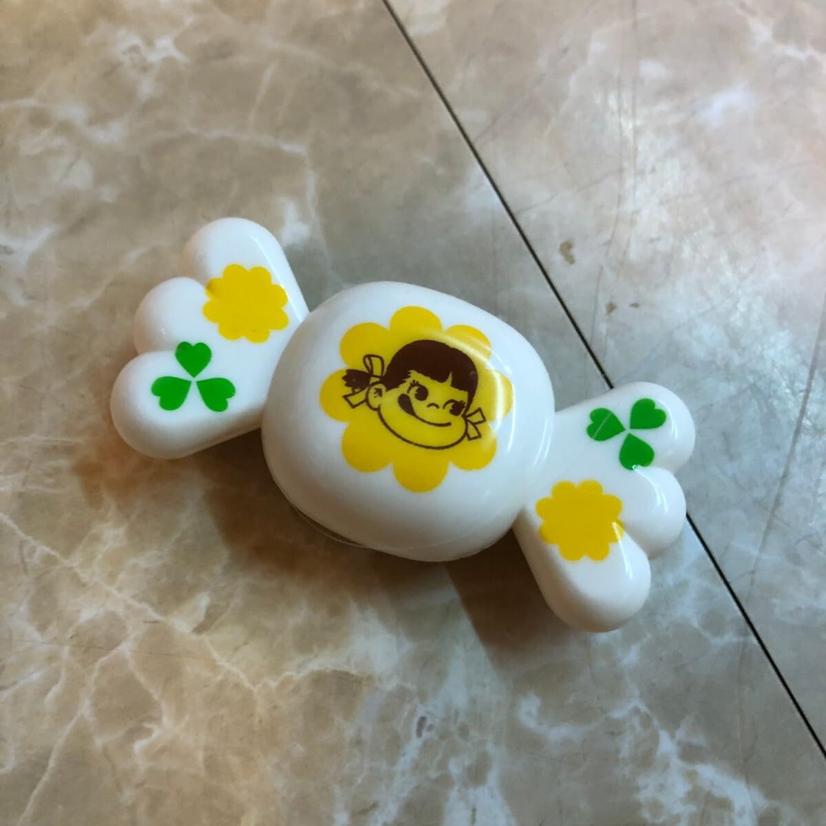 おしゃべりペコちゃん☆ Amazon.co.jp: おしゃべり ペコちゃん ぺこちゃん 不二家 ぬいぐるみ