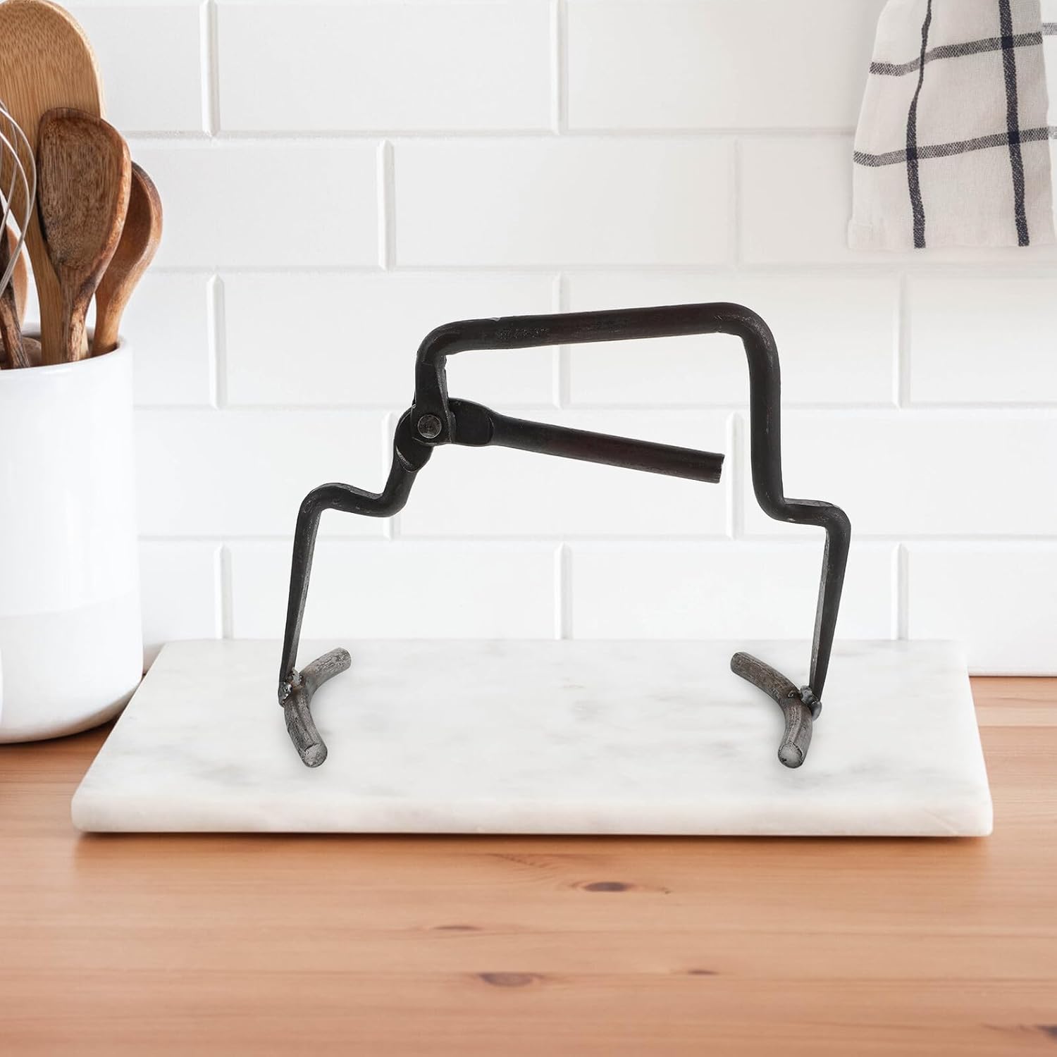 Heat Resistant Iron Jar Lifter Tongs for Hot Clay Pots and Bowls Insulated Scald Protection Pot Holder Kitchen Tool for Cooking and Serving Hot Stew Pans