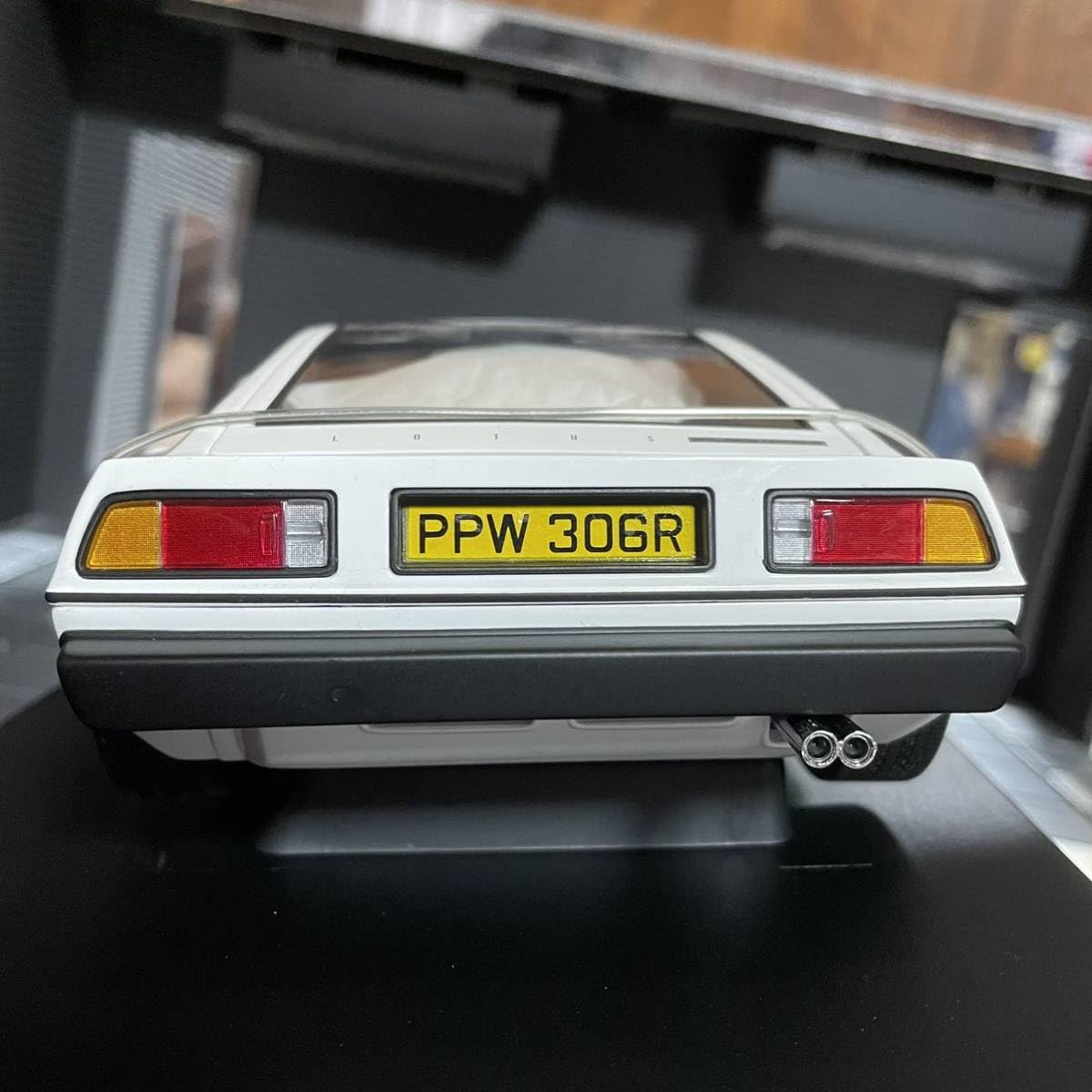 Amazon.co.jp: 品 オートアート 1/18 007 私を愛したスパイ ジェームズ