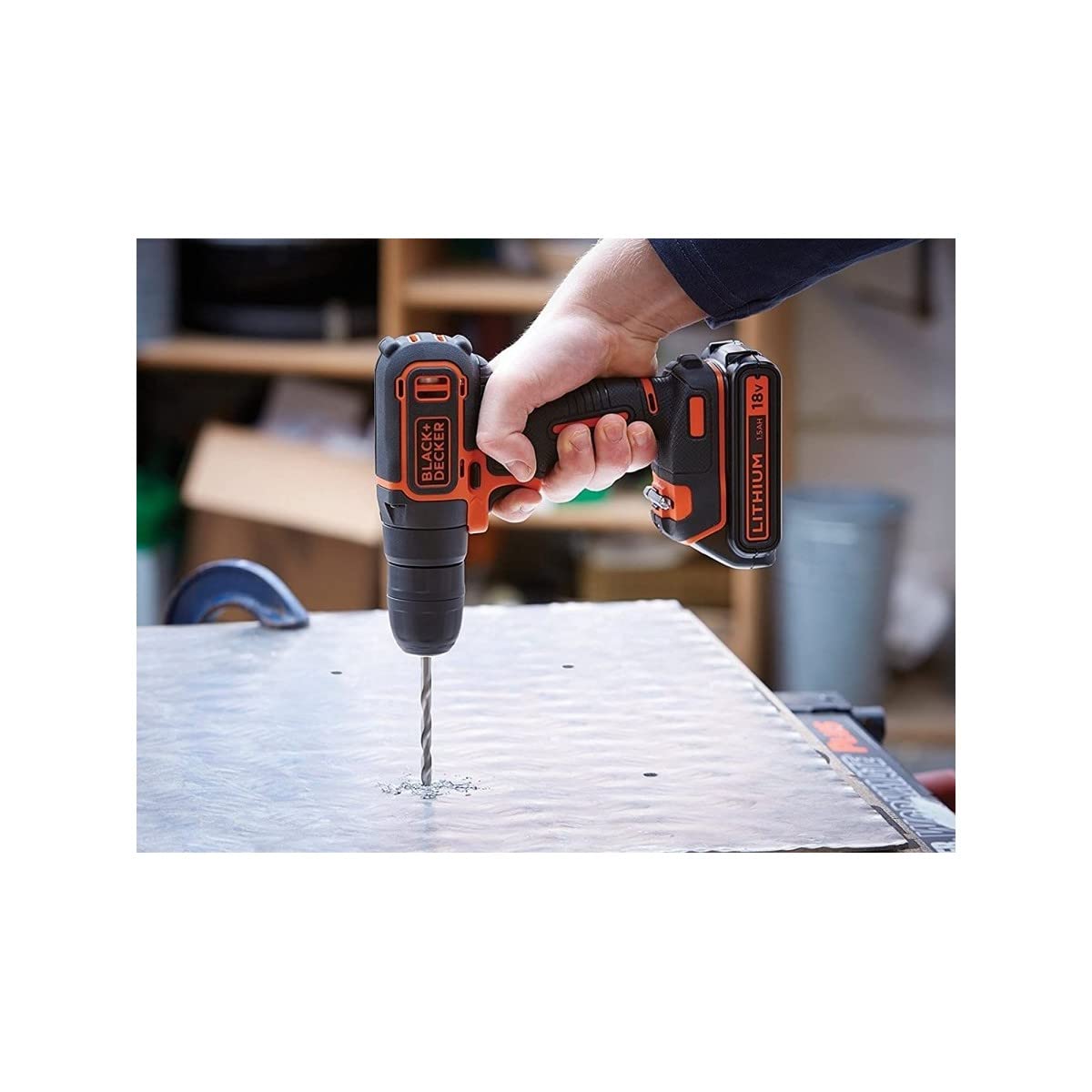 Black+Decker Akku-Bohrschrauber (18V, inkl. Li-Ion Schiebe-Akku, 1 Doppelbit, 400 mA Ladegerät im Koffer, LED-Arbeitsleuchte, Planetengetriebe, Softgriff) BDCDC18K
