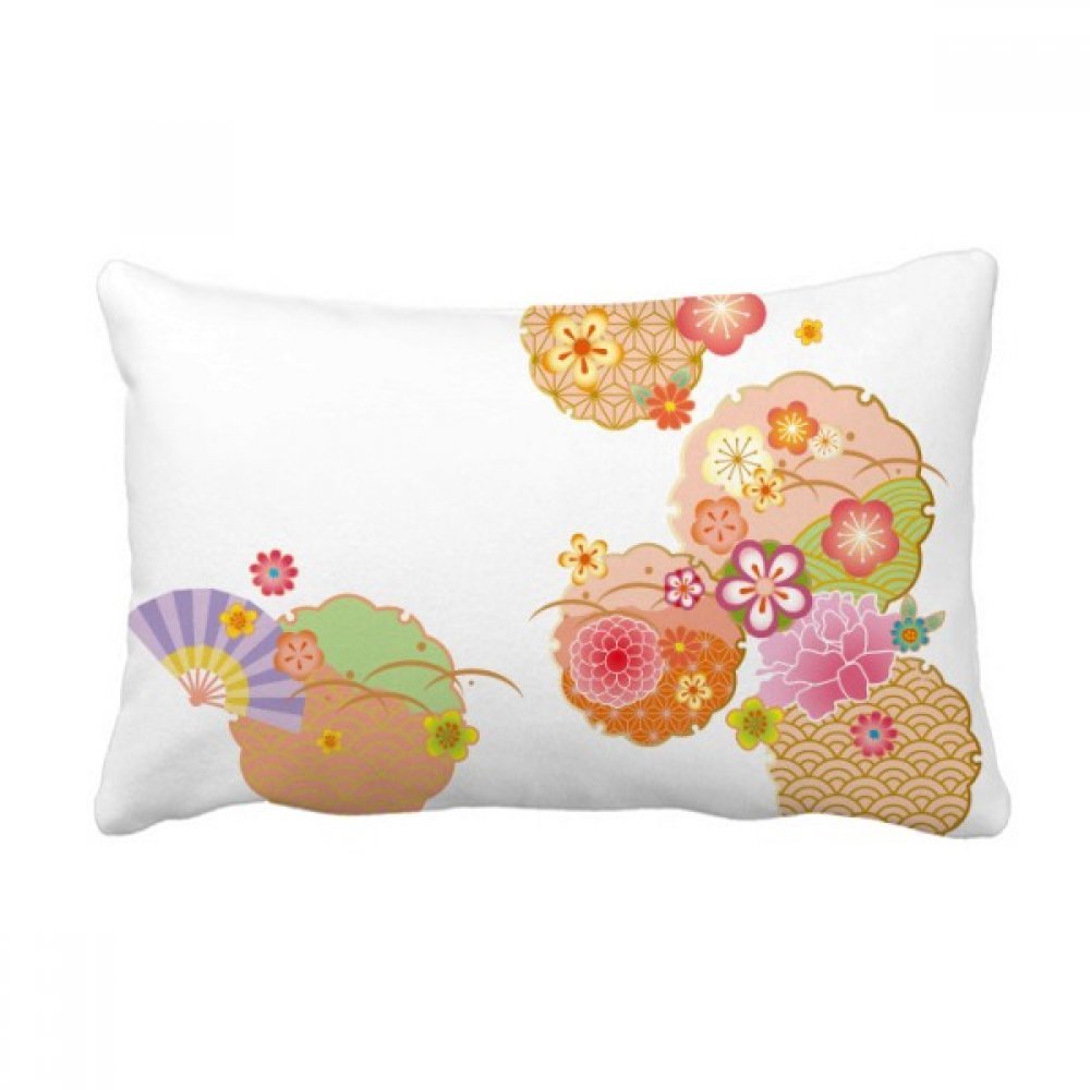 Soulagement lombaire sur canapé grâce au coussin motif éventail sakura multicolore