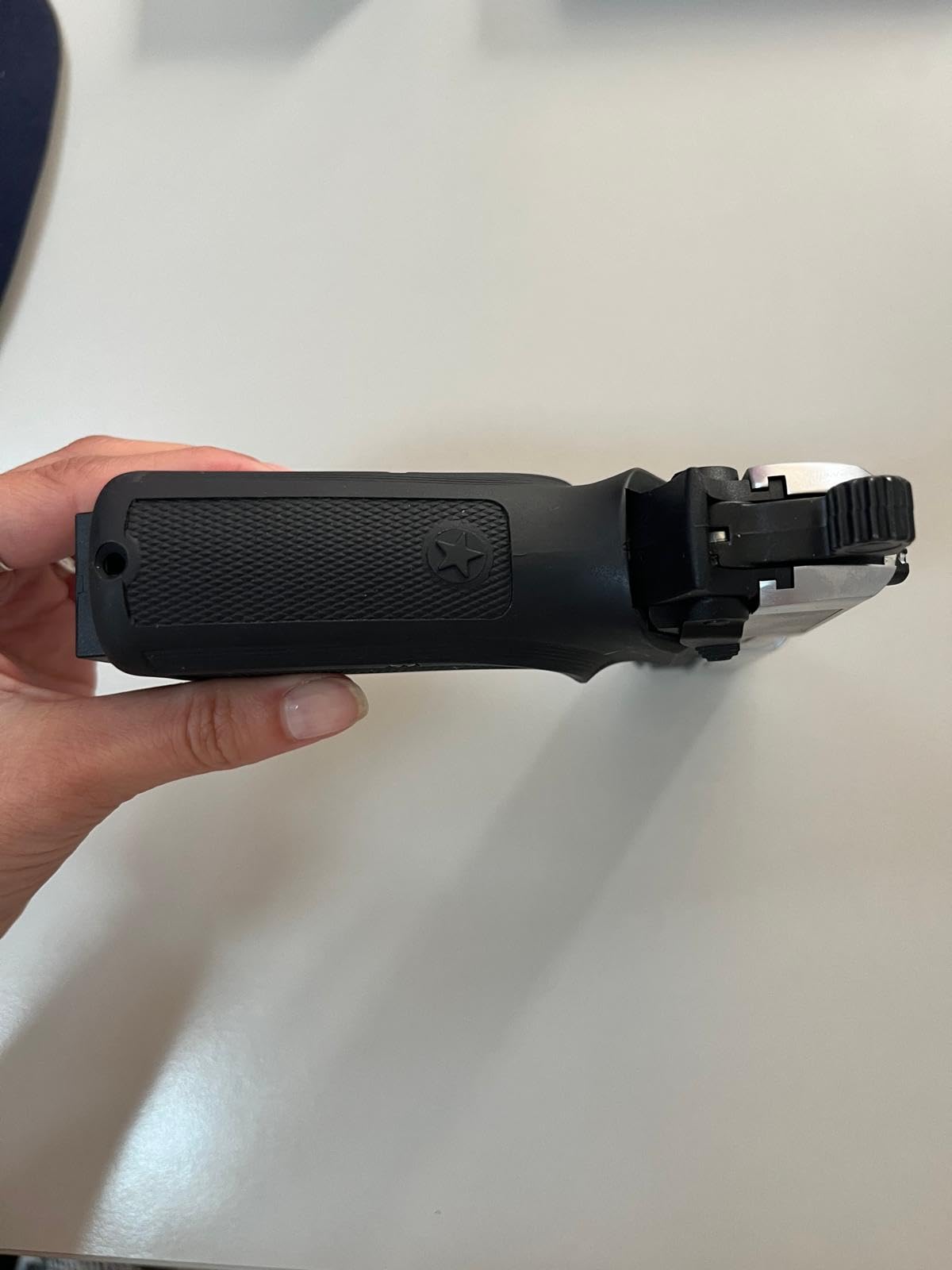 Pistola de balines ES P66C Bicolor (4,5mm) | Arma de Aire comprimido Calibre 4,5mm de CO2 y Bolas de Acero BB's + maletín y municiones