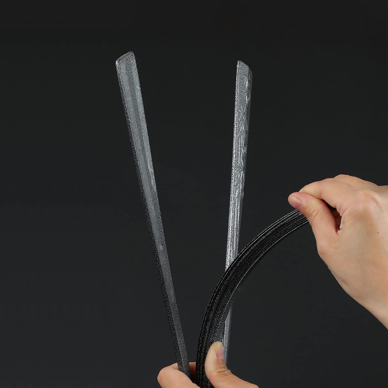Klassischer Stil 25,4 cm Selbstverteidigung Metall Faltfächer Männlich Seidenstoff Fächer Wolfram Stahl Legierung Fan Kung Fu Hand Fan für Aufführung, Tanz, Dekoration, Festival, Geschenk.