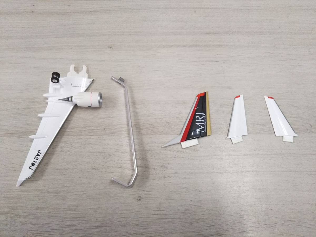Amazon.co.jp: 三菱 AIRCRAFT CORPORATION 1/100スケール MRJ90