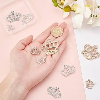 NOJESS10金クラウンネックレスチャーム（クリスタル） NOJESS10金クラウンネックレスチャーム（クリスタル） - メルカリ