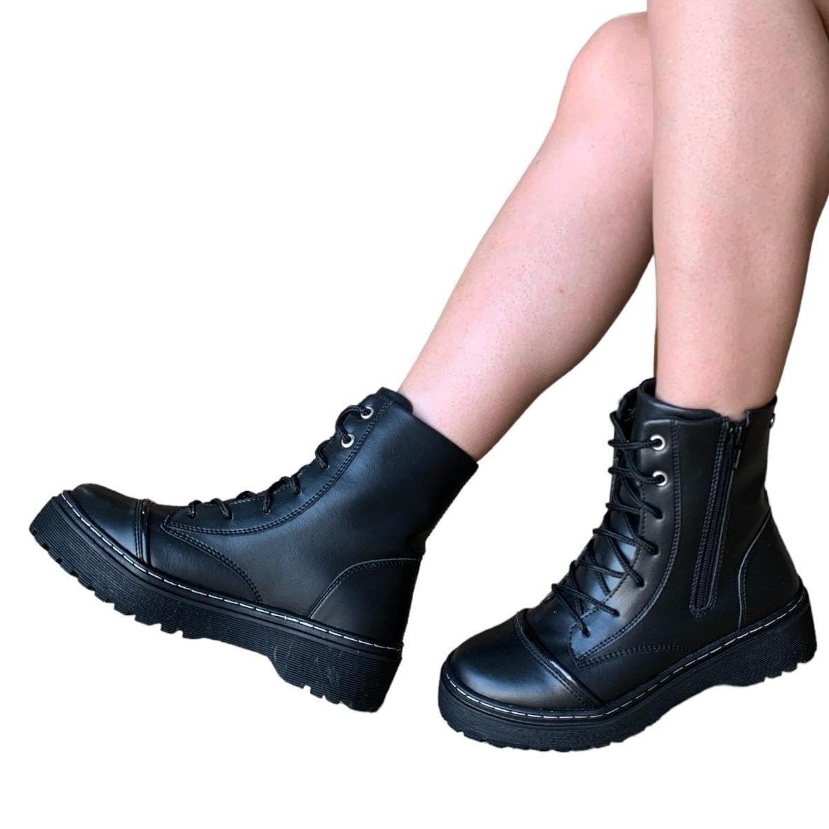 Bota Coturno Tratorada Feminina 7010 A, Preto, 36 em promoção! Veja a oferta e mais achadinhos de Botas 7 Hoje é o melhor dia para comprar Bota Coturno Tratorada Feminina 7010 A, Preto, 36 com aquele preço maroto! Promoção! Aproveite a oferta! 7