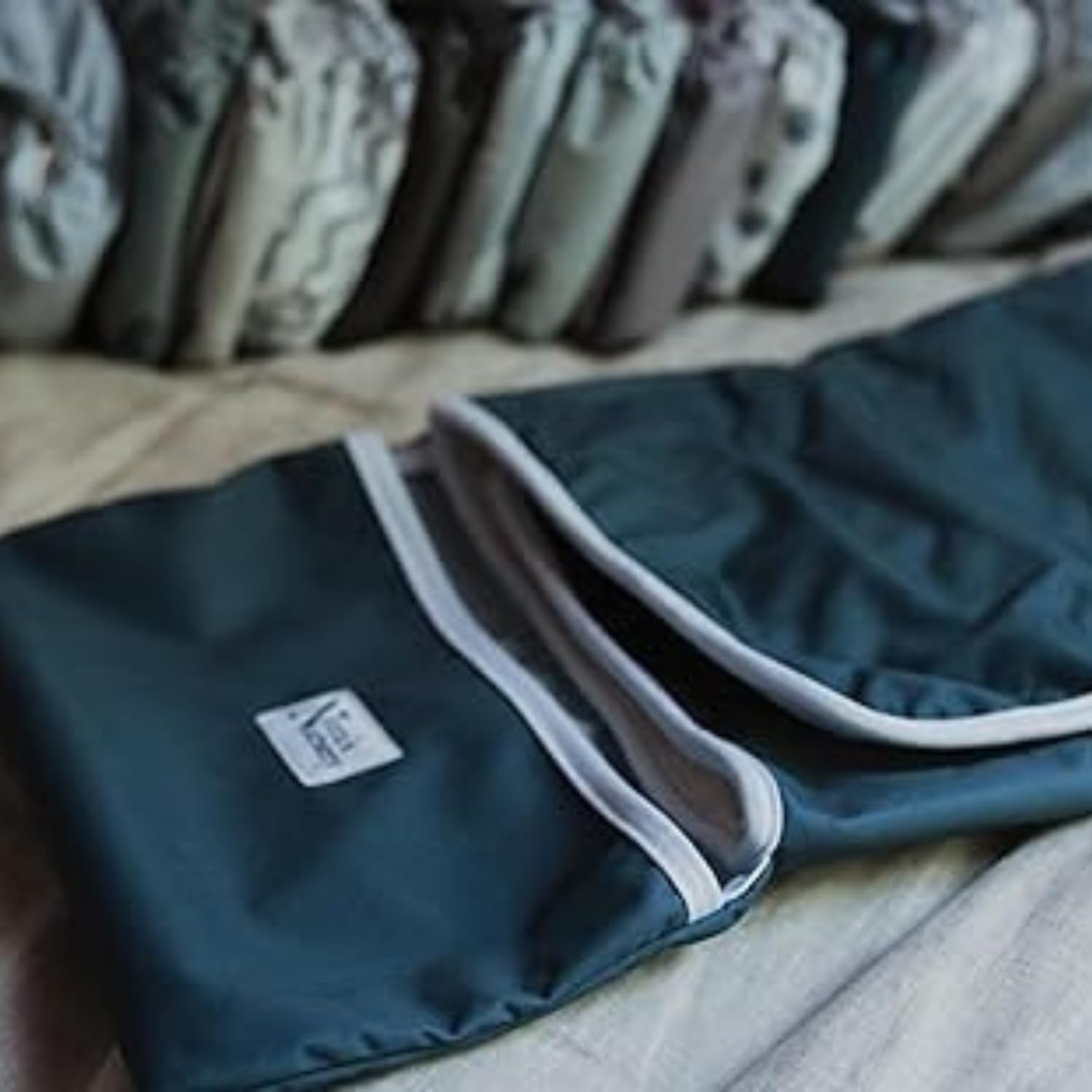 Nora's Nursery Cambiador de pañales portátil para bebé, impermeable, color mar